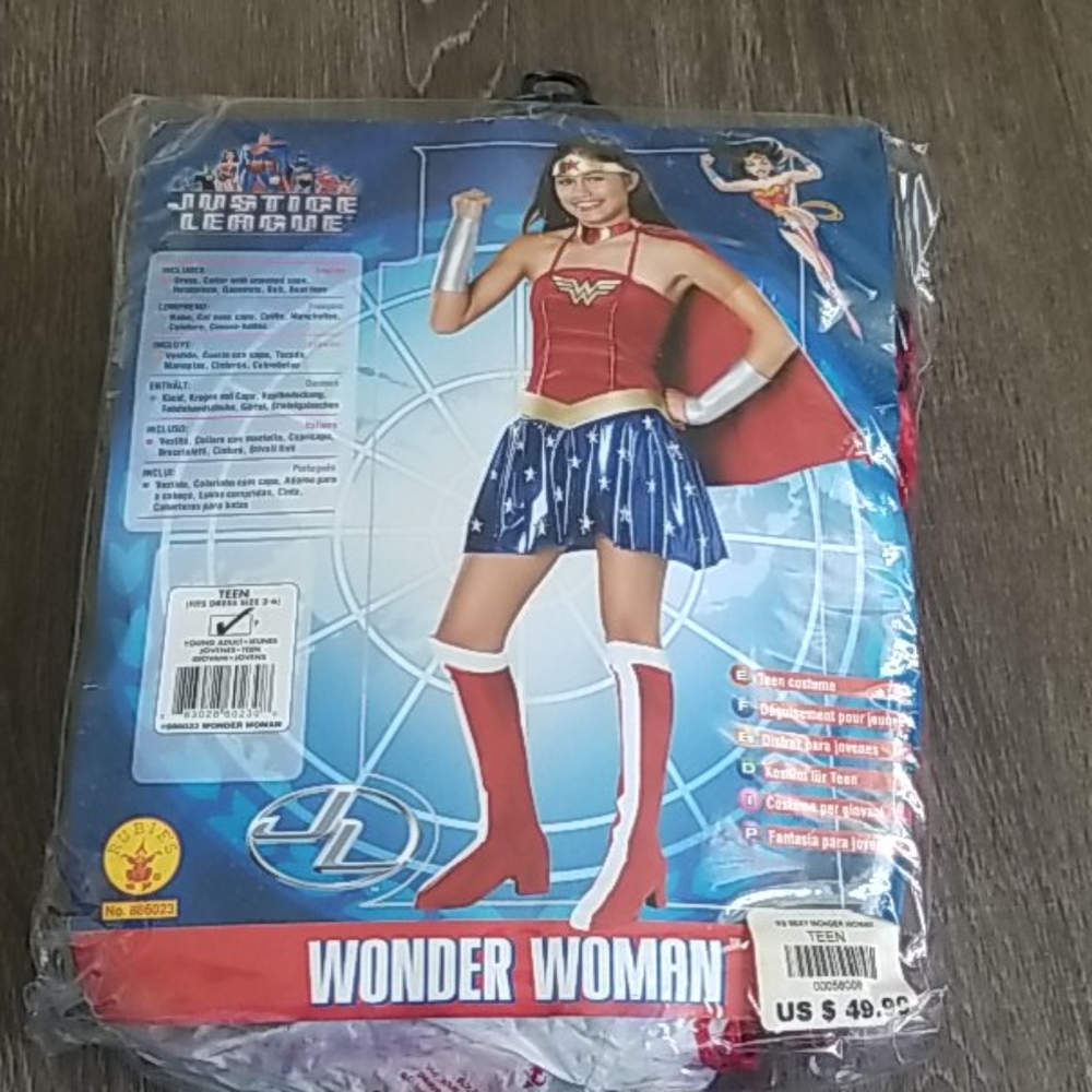 WONDER WOMAN COSTUME - Picture 2 of 4